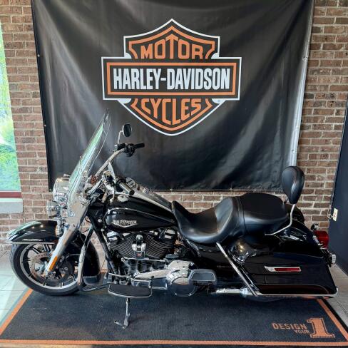 2017 Harley-Davidson® Road King® Vivid Black thumb 0