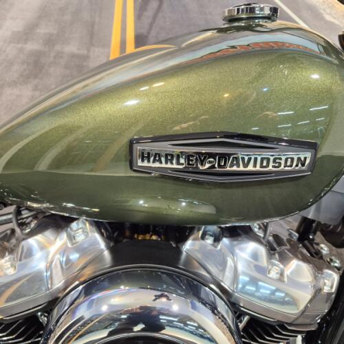 2026 Harley-Davidson® Street Bob® Olive Steel Metallic Chrome Laced Wheels thumb 0