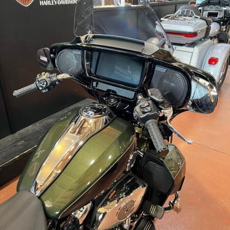 2026 Harley-Davidson® Street Glide 3 Limited FLHLT thumb 2
