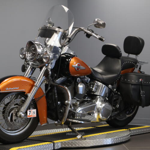2016 Harley-Davidson® Heritage Softail® Classic Two-Tone Amber Whiskey/Vivid Black thumb 0