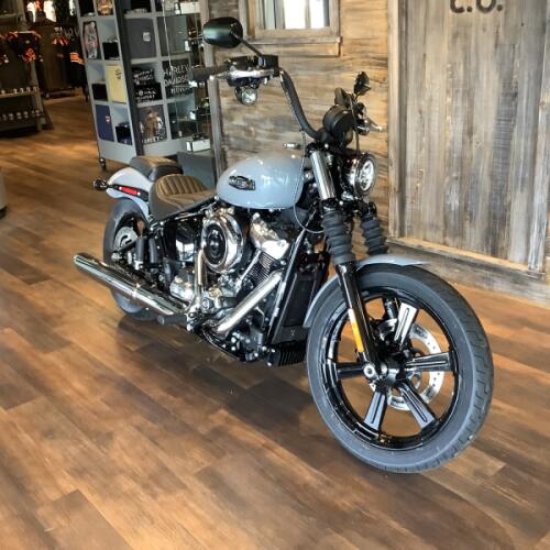 Harley-Davidson® Street Bob® 2026 FXBB S20-26 Dark Billiard Gray Chrome Cast Wheels thumb 3