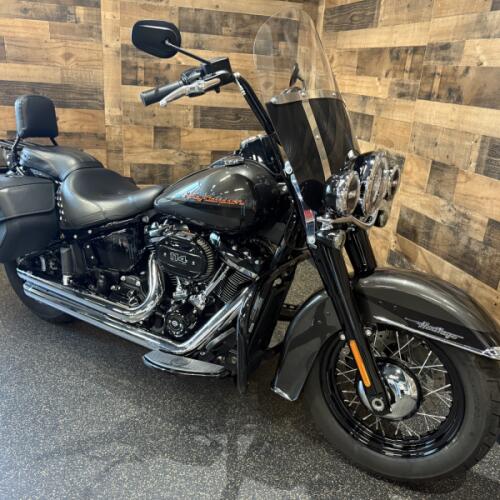 2019 Harley-Davidson® Heritage Classic 114 Silver Flux/Black Fuse FLHCS thumb 2