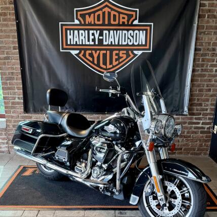 2017 Harley-Davidson® Road King® Vivid Black thumb 3