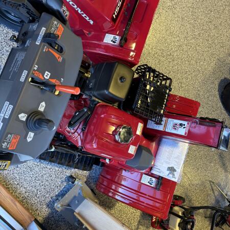 2025 Honda® HSS1332APT thumb 1
