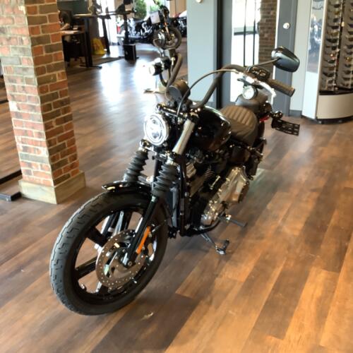 Harley-Davidson® Street Bob® 2026 FXBB S19-26 Vivid Black Chrome Cast Wheels thumb 2
