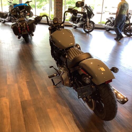 Harley-Davidson® Street Bob® 2026 FXBB S15-26 Dark Billiard Gray Chrome Cast Wheels thumb 0
