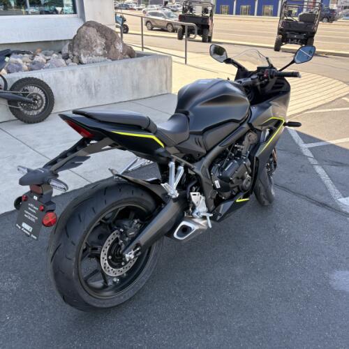 2026 Honda CBR650R E-Clutch thumb 0