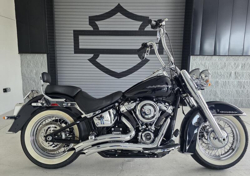 2020 Harley-Davidson® Deluxe Midnight Blue
