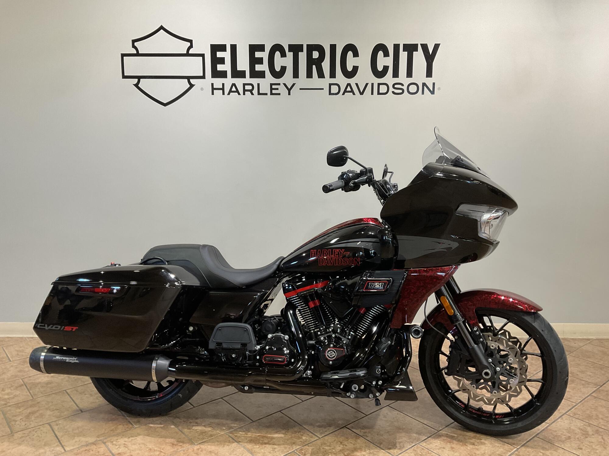 2024 Harley-Davidson® CVO™ FLTRXSTSE Road Glide® ST Raven Metallic