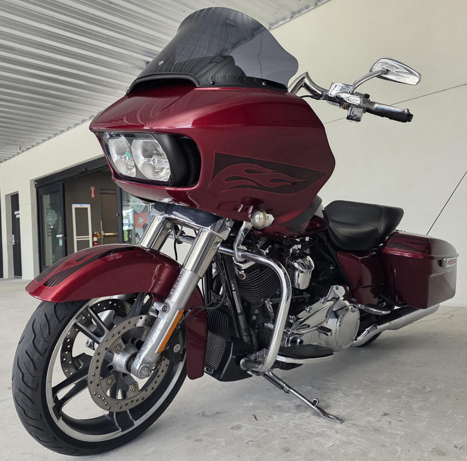 2017 Harley-Davidson® Street Glide® Special Hard Candy Custom™ Hot Rod Red Flake, photo 12