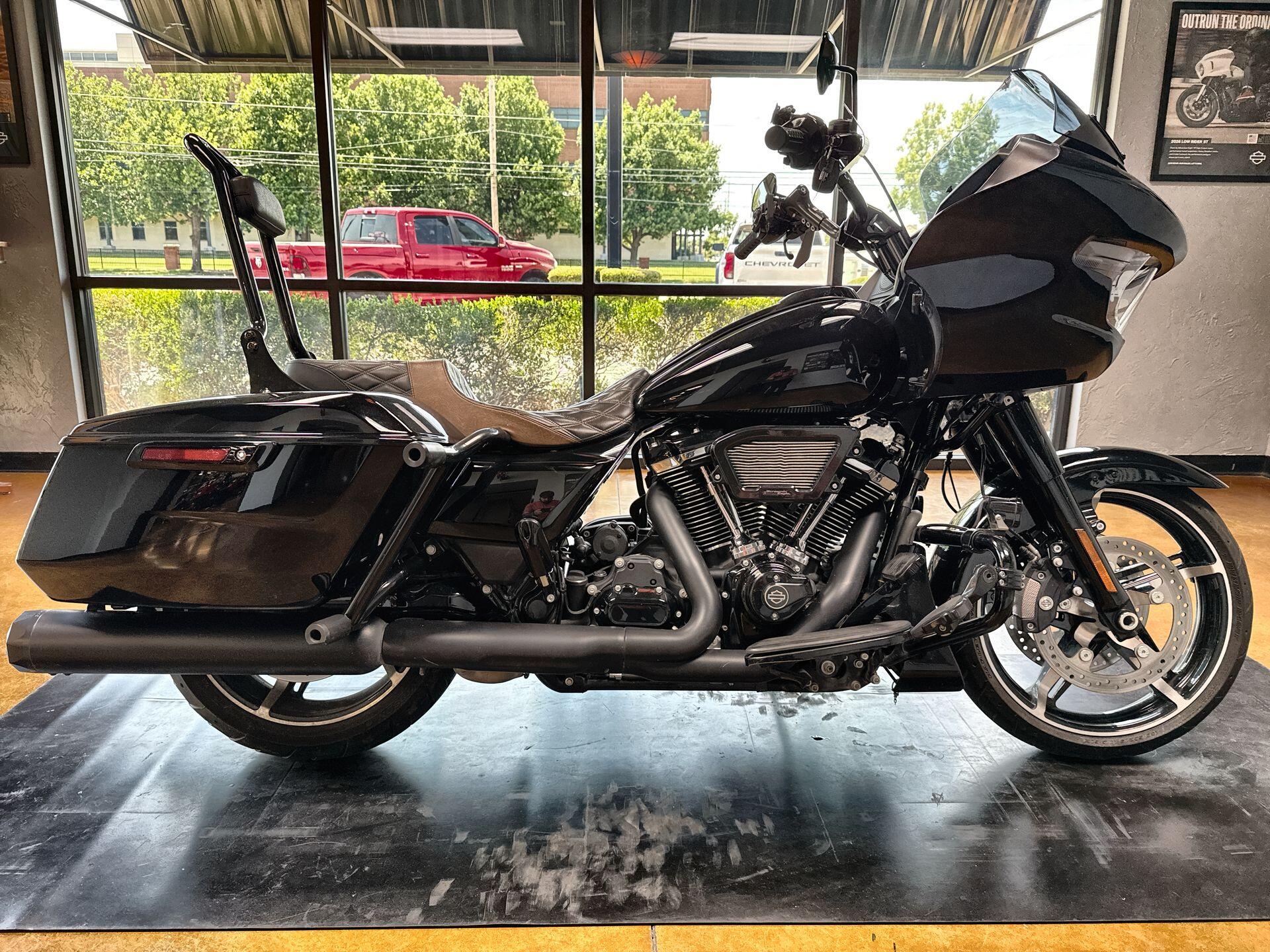 2024 Harley-Davidson® Road Glide® Vivid Black - Black Finish