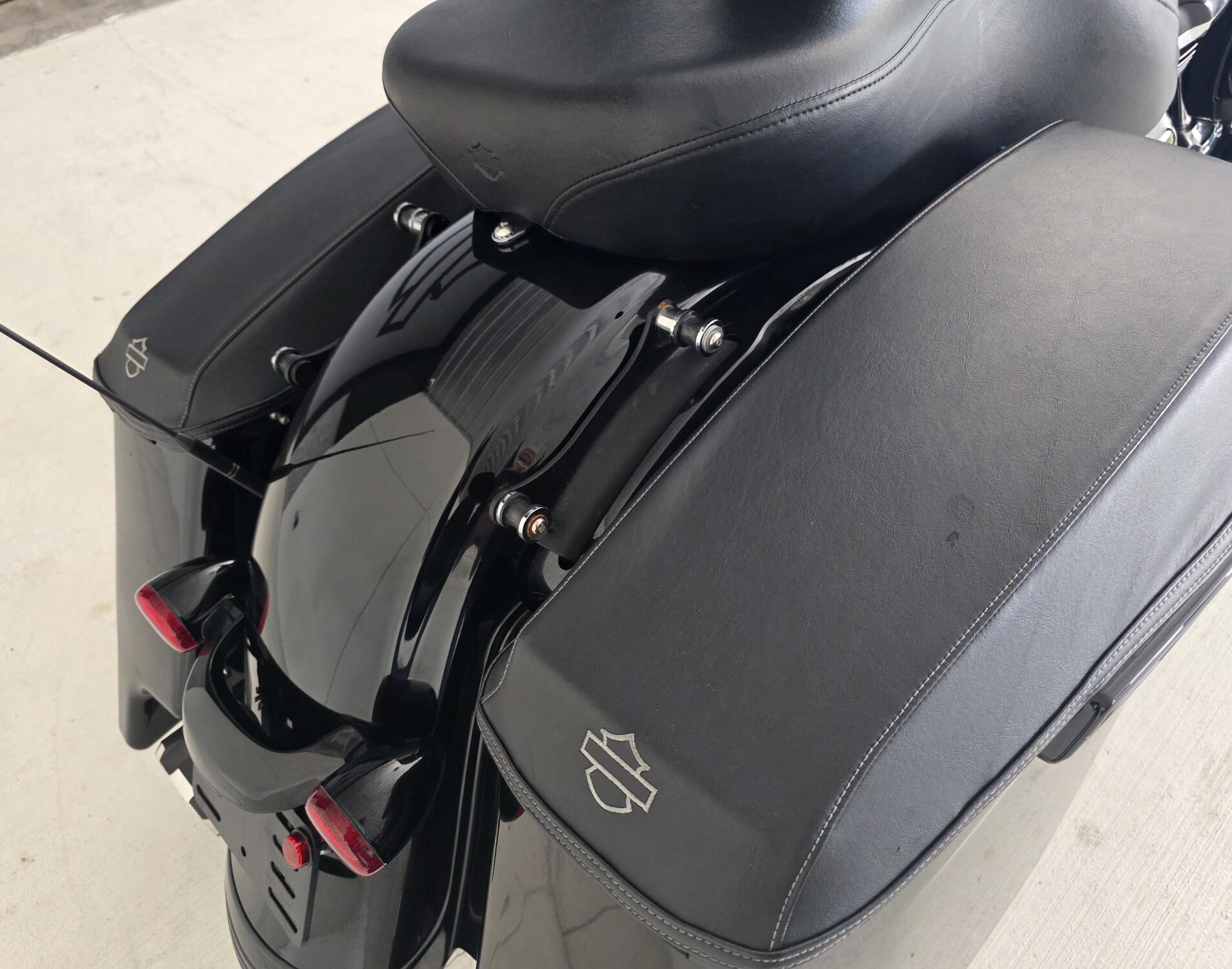 2018 Harley-Davidson® Road Glide® Special Vivid Black, photo 8