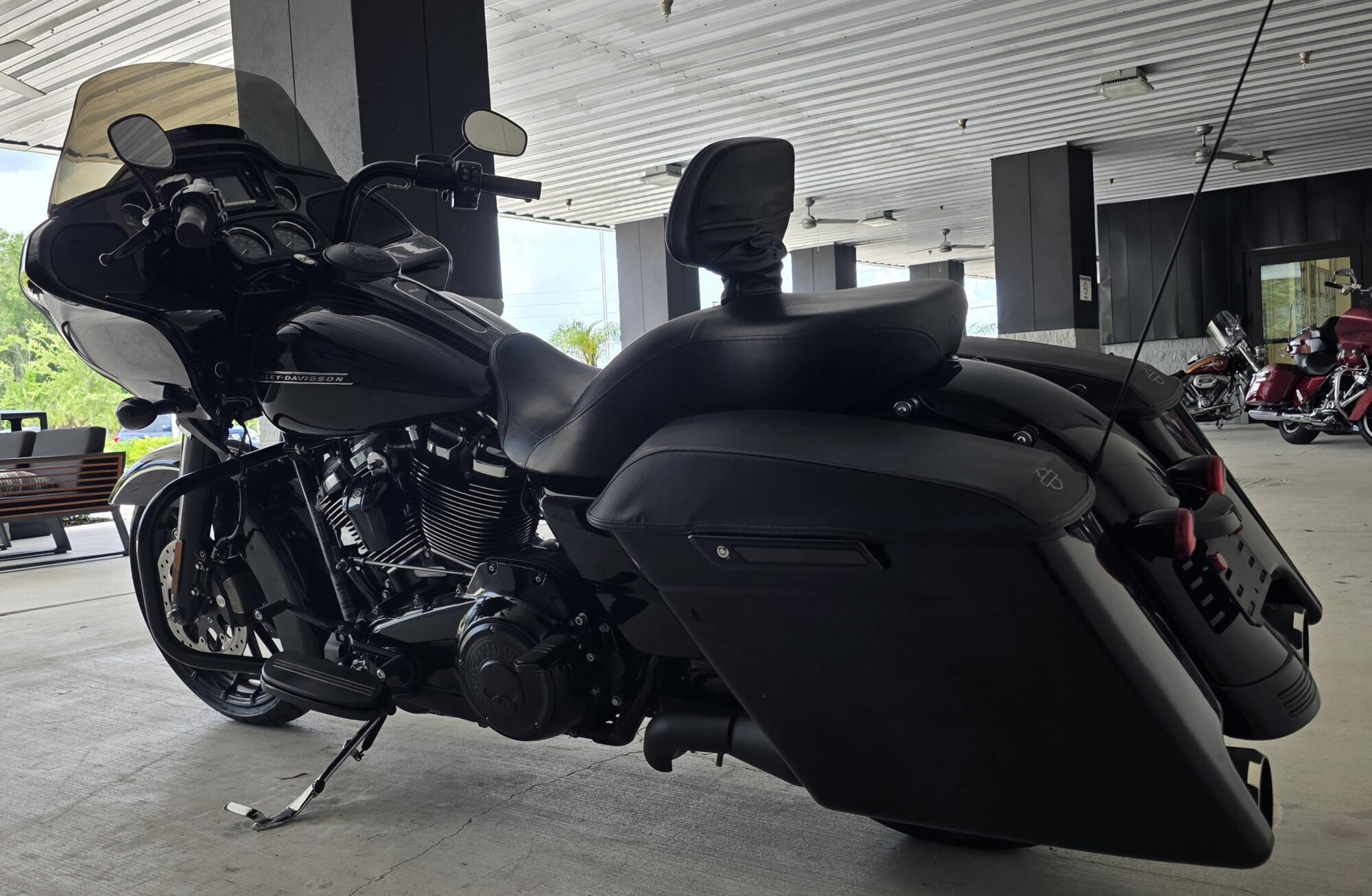 2018 Harley-Davidson® Road Glide® Special Vivid Black, photo 11