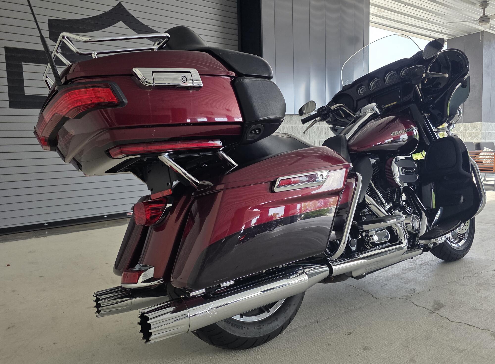 2015 Harley-Davidson® Ultra Limited Low Two-Tone Mysterious Red Sunglo/Blackened Cayenne Sunglo, photo 8
