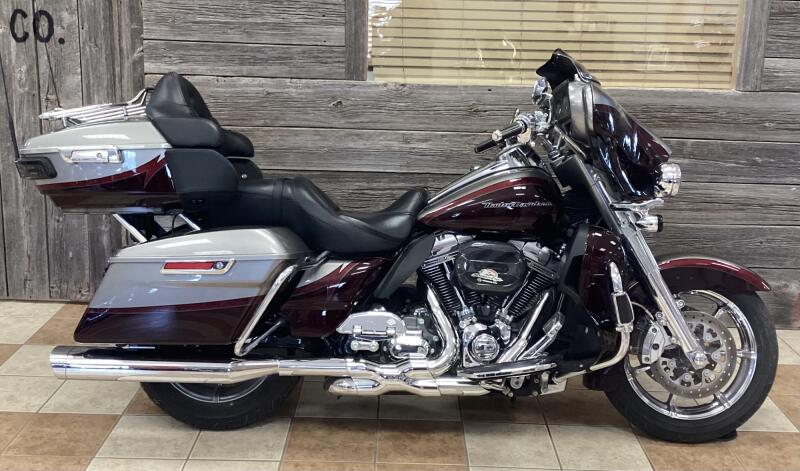 2015 Harley-Davidson® CVO™ Ultra Limited Two-Tone Palladium Silver/Typhoon Maroon