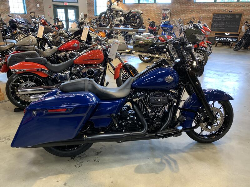 2023 Harley-Davidson® Road King® Special Bright Billiard Blue