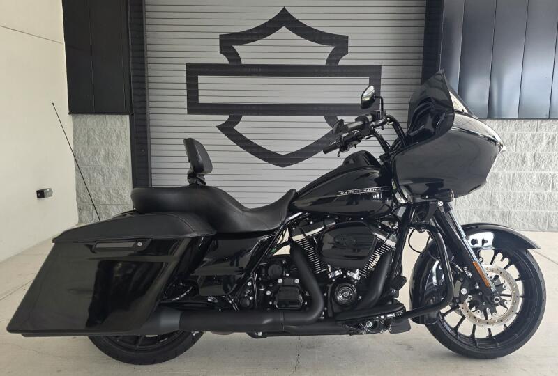 2018 Harley-Davidson® Road King® Special Vivid Black