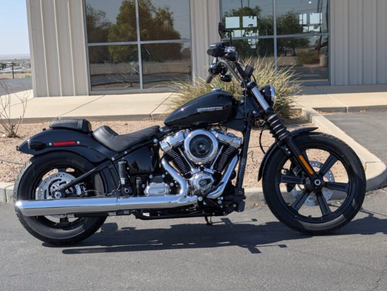 2026 Harley-Davidson® Street Bob® Vivid Black 