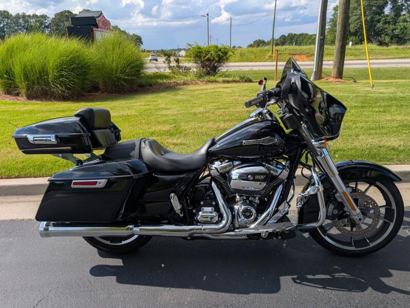 2023 Harley-Davidson® Street Glide® Vivid Black