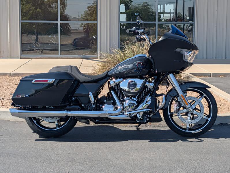 2026 Harley-Davidson® Road Glide® Midnight Ember
