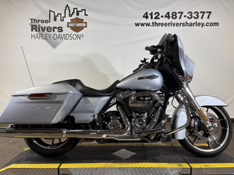 2023 Harley-Davidson® Street Glide® Atlas Silver Metallic