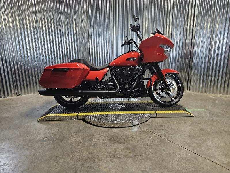2026 Harley-Davidson® Road Glide® Blood Orange Black Trim