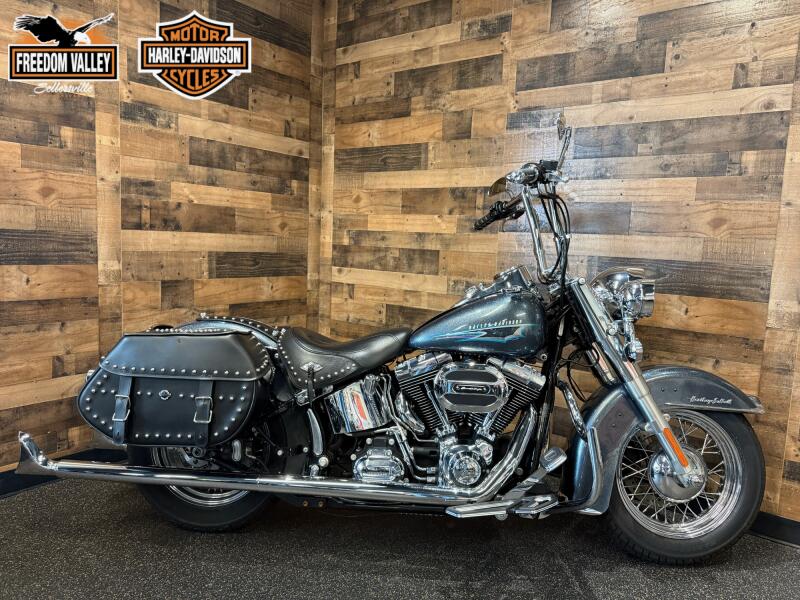 2015 Harley-Davidson® Heritage Softail® Classic Custom Colour Black Magic FLSTC103