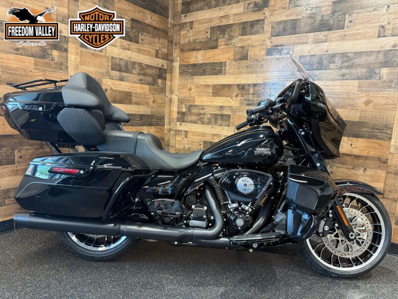 2026 Harley-Davidson® Street Glide Limited Vivid Black Black Trim FLHXL
