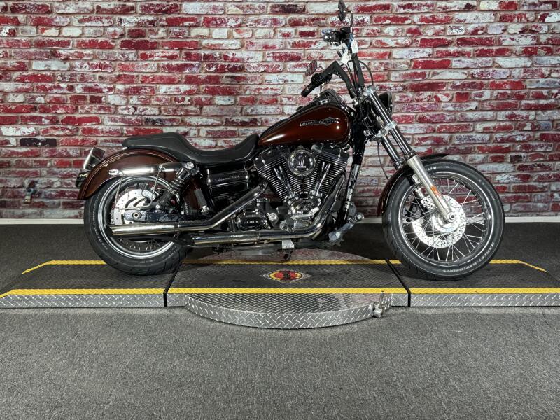 FXDC 2011 Super Glide® Custom