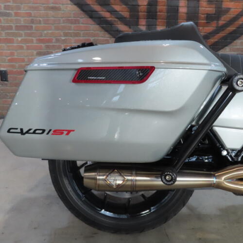 2025 Harley-Davidson® CVO™ Road Glide® ST FLTRXSTSE thumb 2