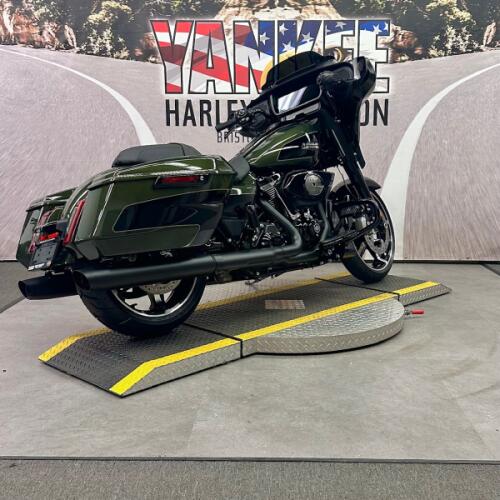 2026 FLHX Street Glide® thumb 3