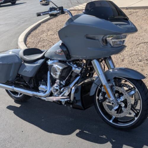 2026 Harley-Davidson® Road Glide® thumb 2
