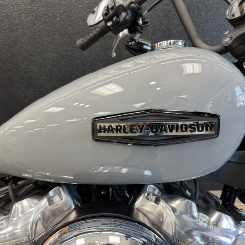 2026 Harley-Davidson® Street Bob® thumb 0
