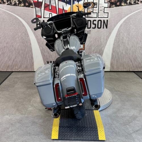 2026 FLTRX Road Glide® thumb 2