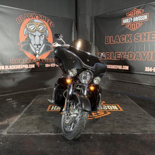 2013 Harley-Davidson® CVO™ Ultra Classic® Electra Glide® FLHTCUSE8  thumb 1