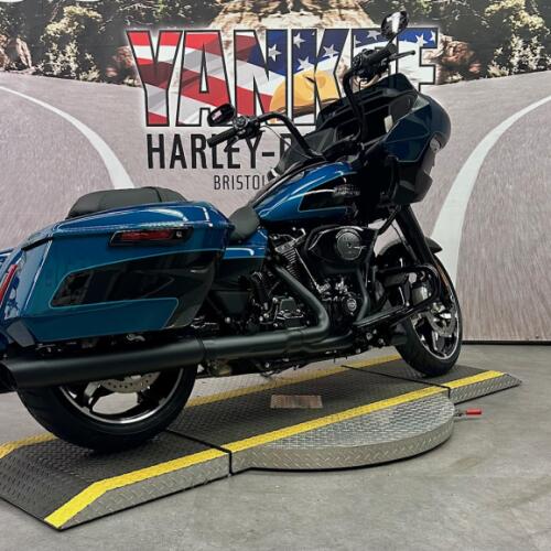 2026 FLTRX Road Glide® thumb 3