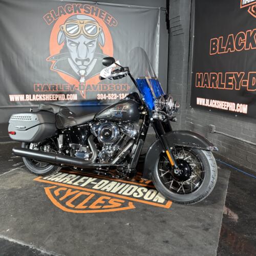 2026 Harley-Davidson® Heritage Classic® FLHC  thumb 2