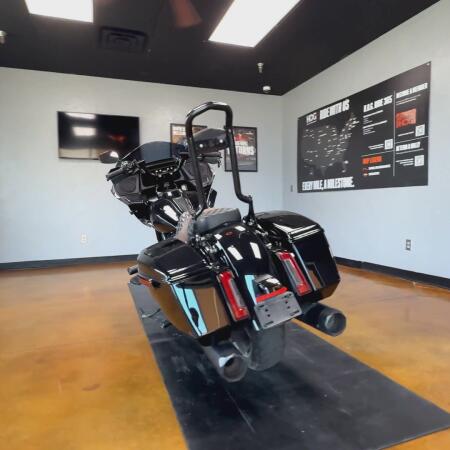 2024 Harley-Davidson® Road Glide® Vivid Black - Black Finish thumb 2