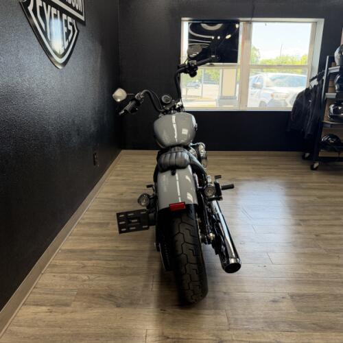 2026 Harley-Davidson® Street Bob® thumb 1