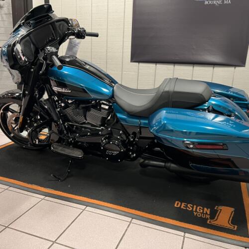 2026 Harley-Davidson® Street Glide® Teal Thunder / Vivid Black Black Trim thumb 3