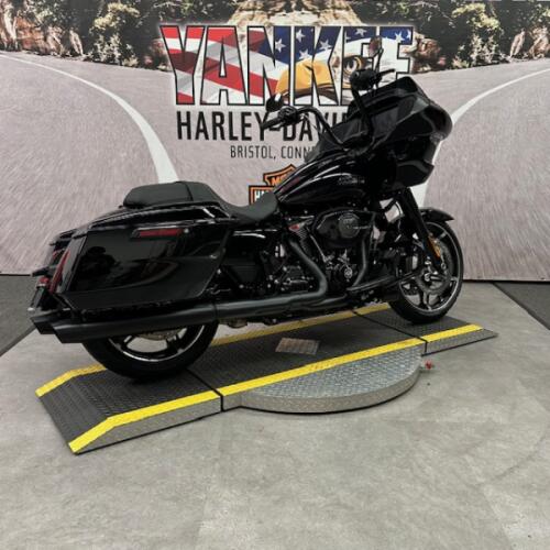 2026 FLTRX Road Glide® thumb 3