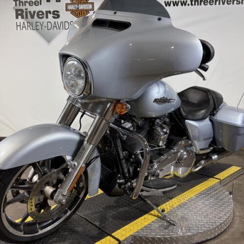 2023 Harley-Davidson® Street Glide® Atlas Silver Metallic thumb 0