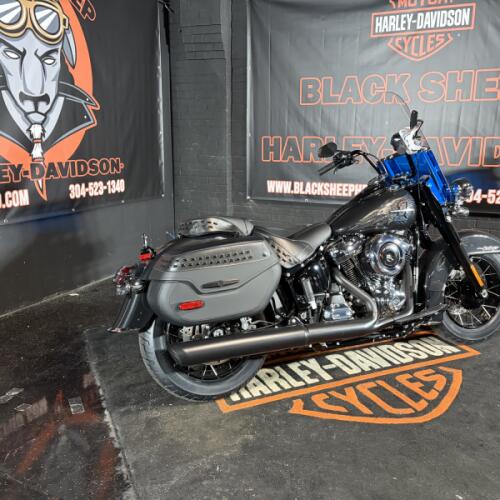 2026 Harley-Davidson® Heritage Classic® FLHC  thumb 3