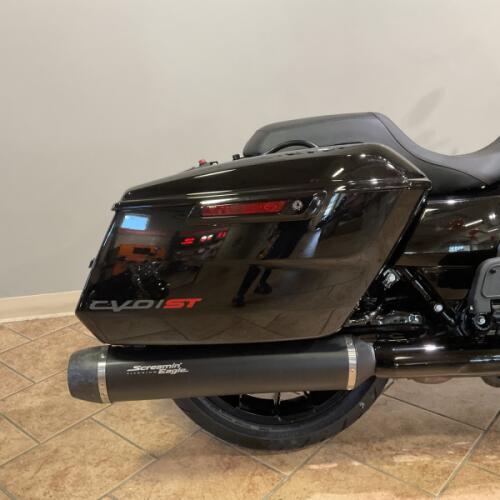 2024 Harley-Davidson® CVO™ FLTRXSTSE Road Glide® ST Raven Metallic thumb 0