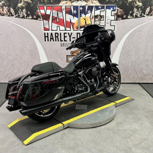 2026 FLHX Street Glide® thumb 3