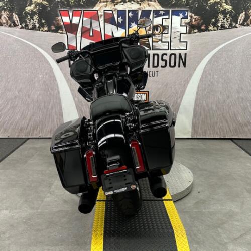 2026 FLTRX Road Glide® thumb 2