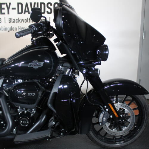2025 Tri Glide® Ultra FLHTCUTG  thumb 2