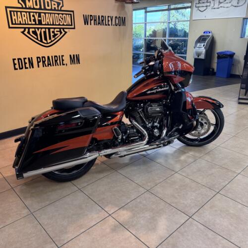 2017 Harley-Davidson® CVO™ Street Glide® Sunburst Orange/Starfire Black with Contrast Chrome Aggress thumb 1