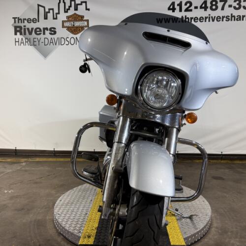 2023 Harley-Davidson® Street Glide® Atlas Silver Metallic thumb 1