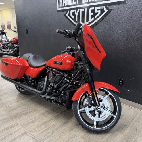 2026 Harley-Davidson® Street Glide® thumb 2